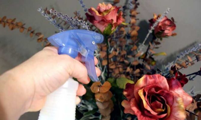Chăm sóc cây hoa giả - làm sạch hoa lụa giả không khách gì đồ mới