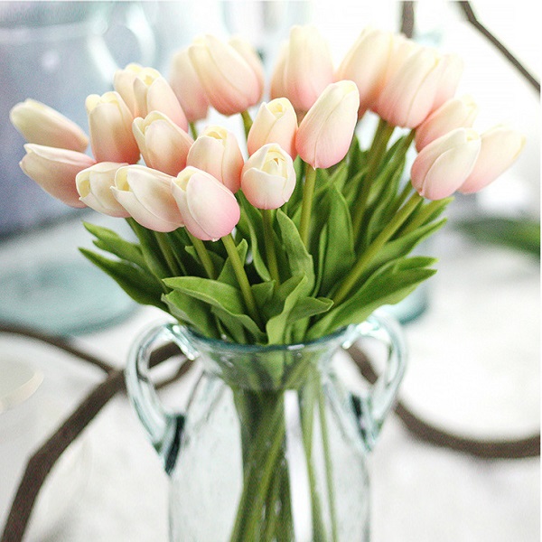 Hoa Tulip giả trang trí hồng nhạt lên bình đẹp lung linh - Thiên Phát Decor